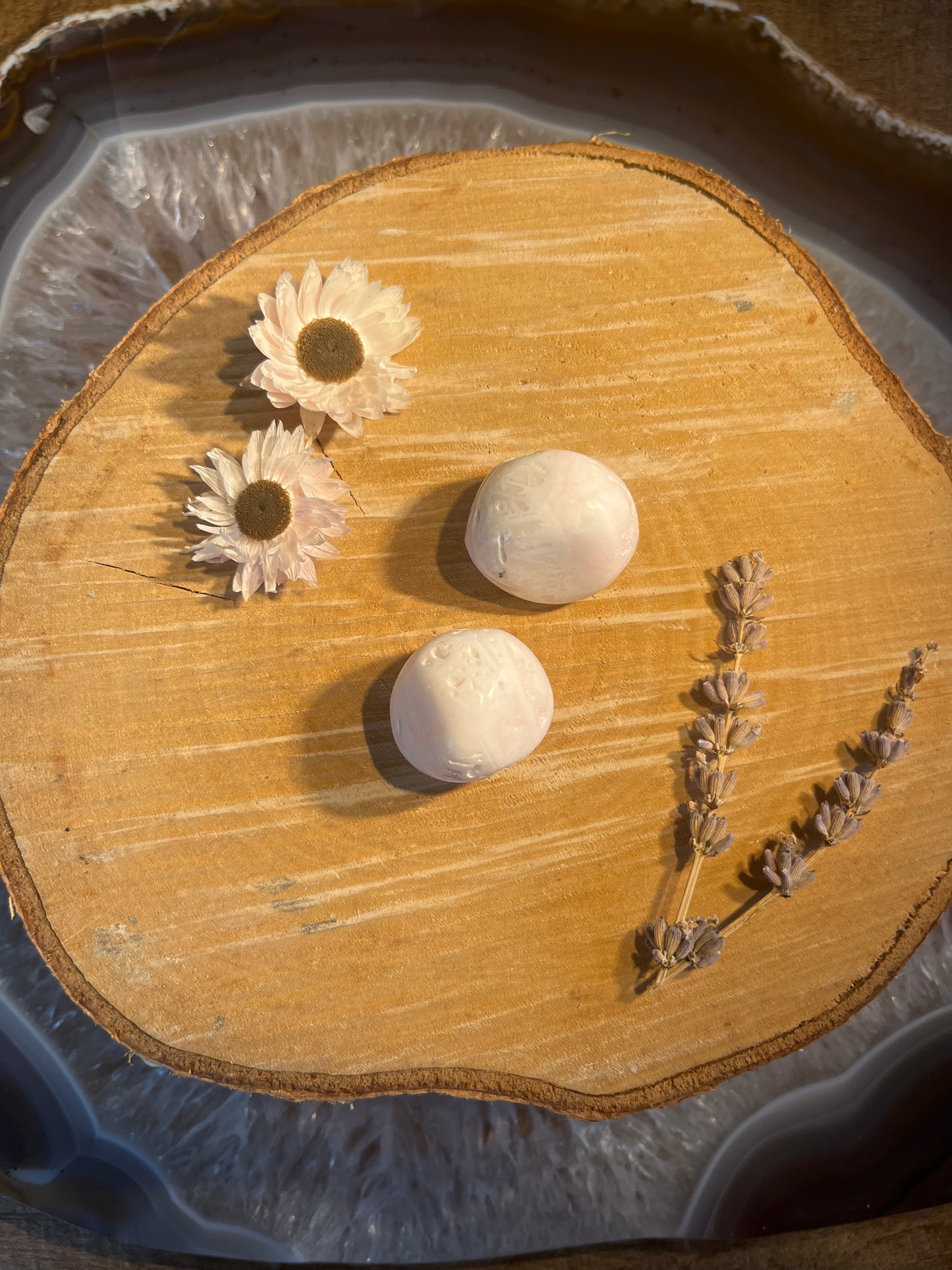 Mangano calciet trommelsteen