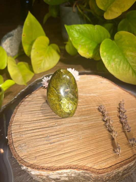 Groene opaal sculptuur 2