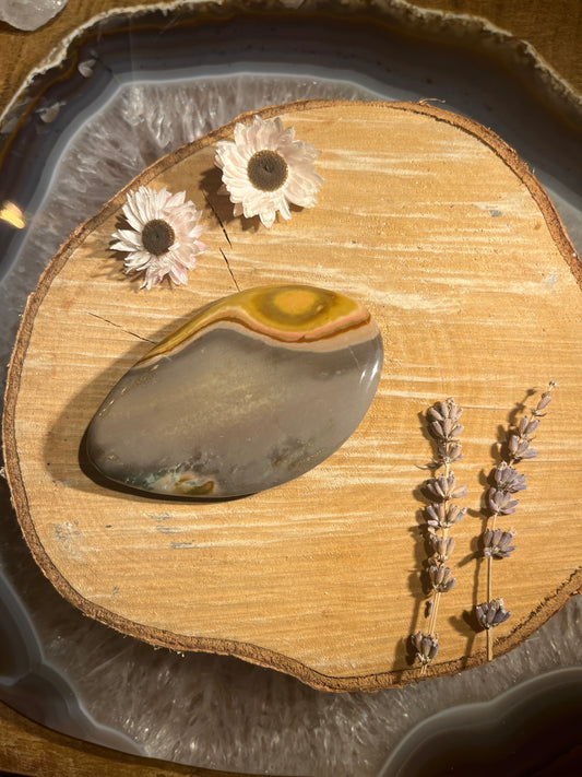 Polychroom jaspis handsteen