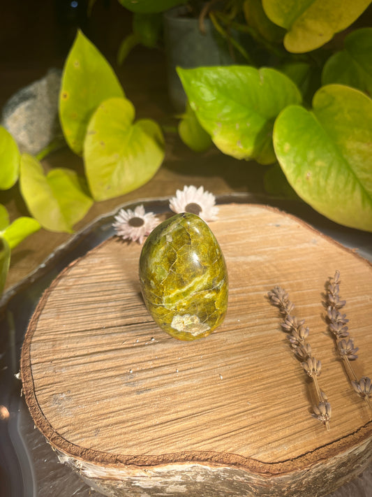 Groene opaal sculptuur 1