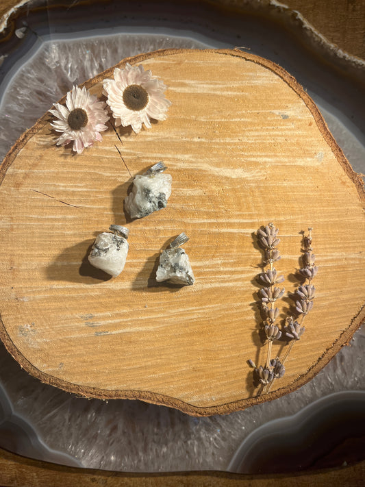 Regenboog maansteen ruwe hanger