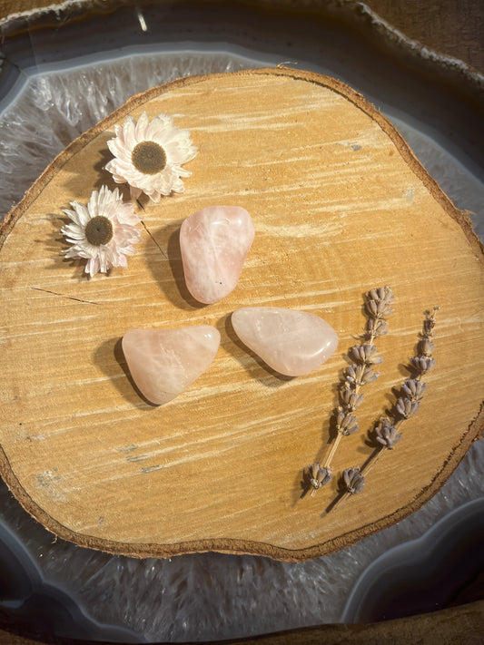 Rozenkwarts trommelsteen